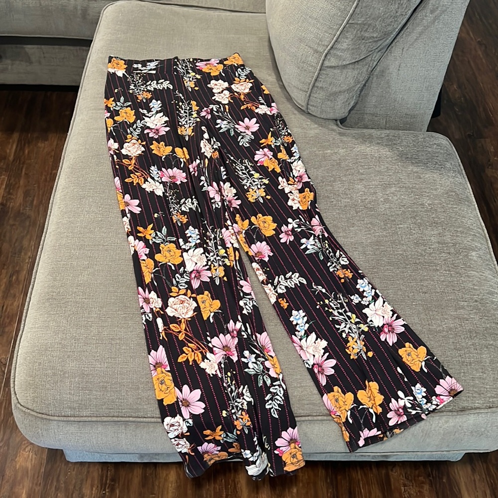 Trendy bottoms. Stretchy waist band.